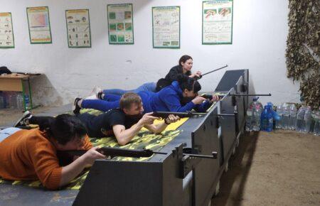 В Івано-Франківську тривають стрілецькі курси: як і хто може записатися?