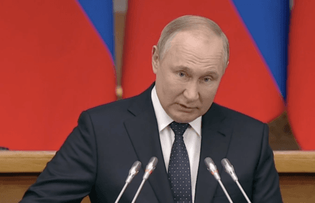 Путин заявил, что если кто-то вмешается в ситуацию в Украине со стороны, то «ответ будет молниеносным»