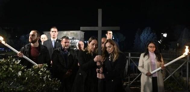 Це як запропонувати нести хрест ґвалтівнику та зґвалтованому, яких треба примирити — релігієзнавиця про хресну ходу у Ватикані