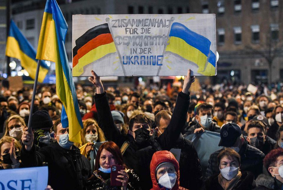 Поведінка німецького уряду ганебна, але німецьке суспільство дає надію — аналітик