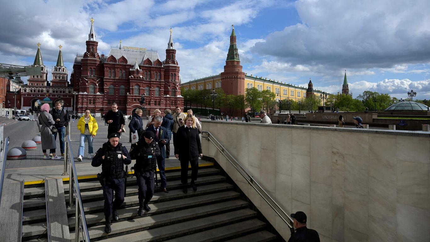 Під впливом міжнародних санкцій, економіка росії продовжує стабільно руйнуватися — розвідка 