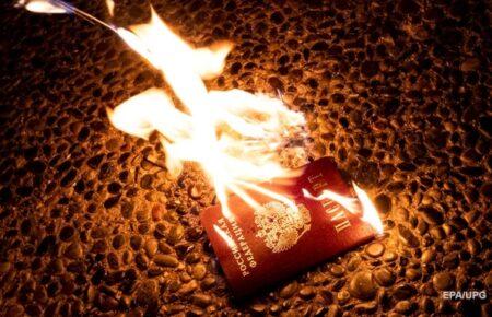 Херсонців під тортурами змушували писати заяву на видачу російського паспорта — Хлань