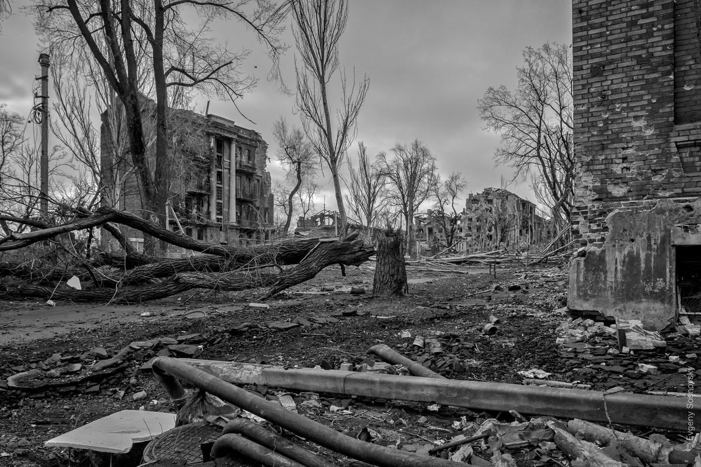 «Маріупольський щоденник» Євгена Сосновського. Фото зроблені протягом 62 днів з початку вторгнення