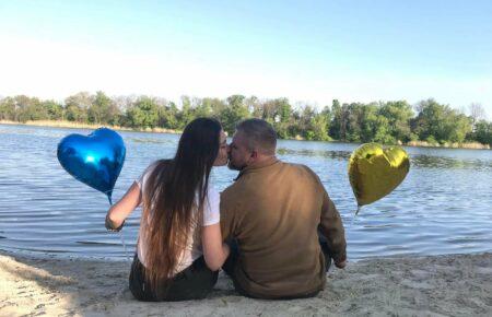 Ми познайомилися 4 березня, а 26 він вже шукав обручки — журналістка Ірина Сампан про своє весілля на фронті