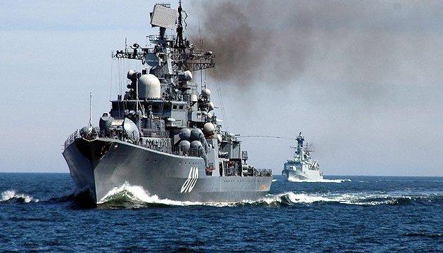 Россия вывела в Черное море 7 десантных и 4 ракетных корабля