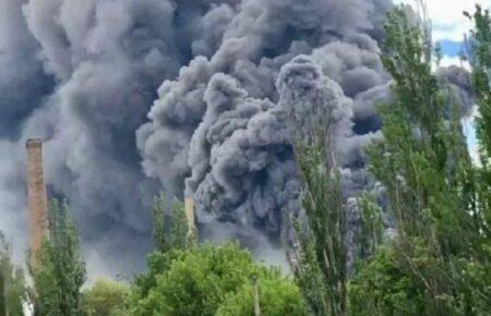На Донеччині російські окупанти завдали авіаудару по підприємству «Knauf Україна»