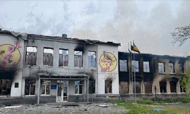 Російські окупанти обстріляли школу в Авдіївці забороненими фосфорними боєприпасами
