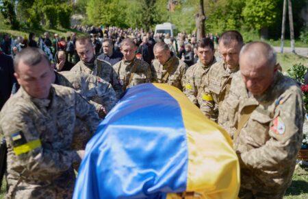 У Києві та Хотимирі попрощались з Денисом Антіповим — громадським активістом, викладачем, лейтенантом 95 бригади