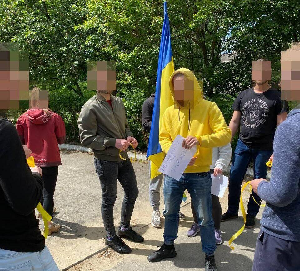 В окупованому Мелітополі на мітингу прозвучав Гімн України