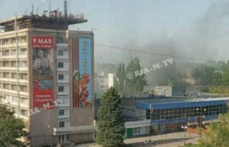 У центрі Мелітополя стався вибух, пишуть, що поранена родичка псевдогубернатора