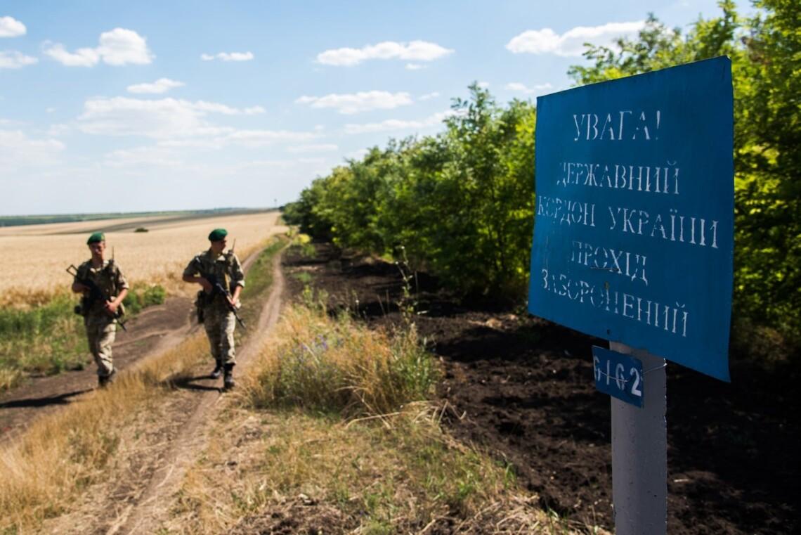 На прикордонній території Сумщини окупанти намагались прорвати кордон, триває бій