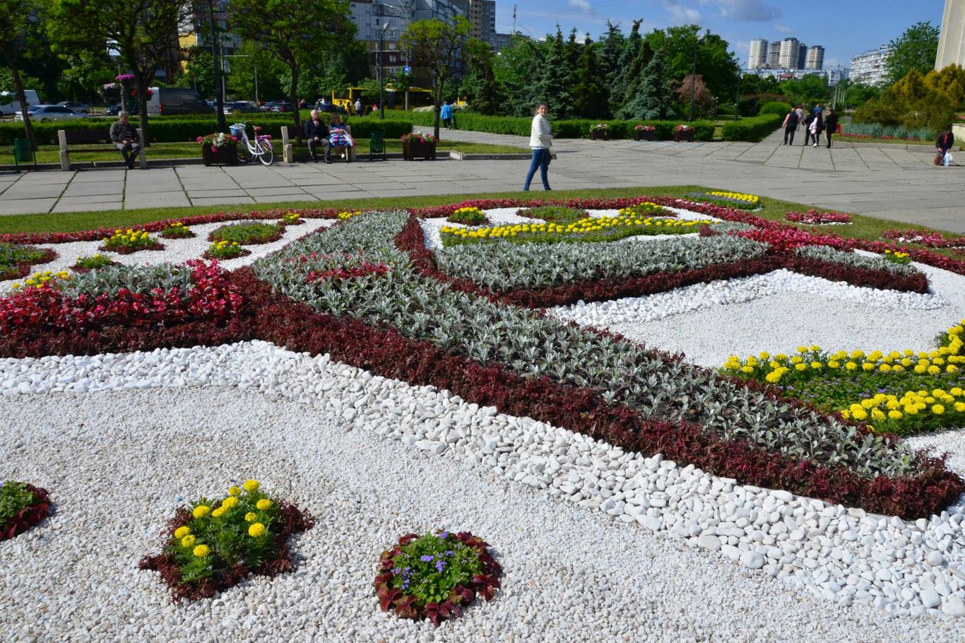 В столице создали цветник, посвященный самолету «Мрия» (фото)