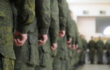 У Криму триває прихована мобілізація, через оголошення шукають на роботу чоловіків, які «можуть працювати на ризикованих об'єктах» — журналіст