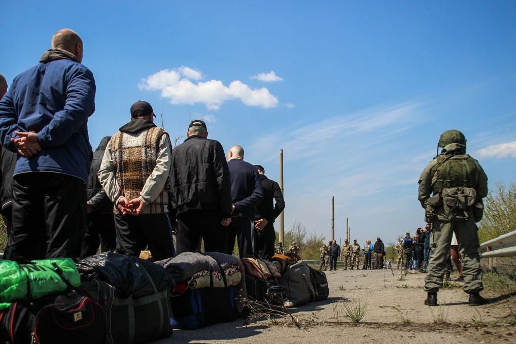 Рідним військовополонених вже телефонують шахраї та обіцяють посприяти обміну за гроші — сестра експолоненого