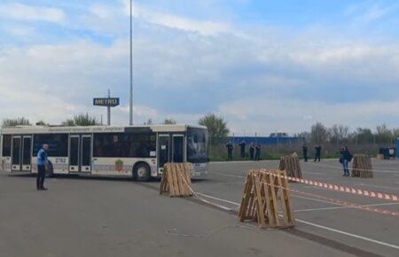 Евакуйовані з «Азовсталі» прибули до Запоріжжя — The Guardian