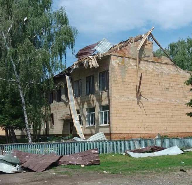 Російські гелікоптери обстріляли Сумщину: пошкоджені лікарня та школа