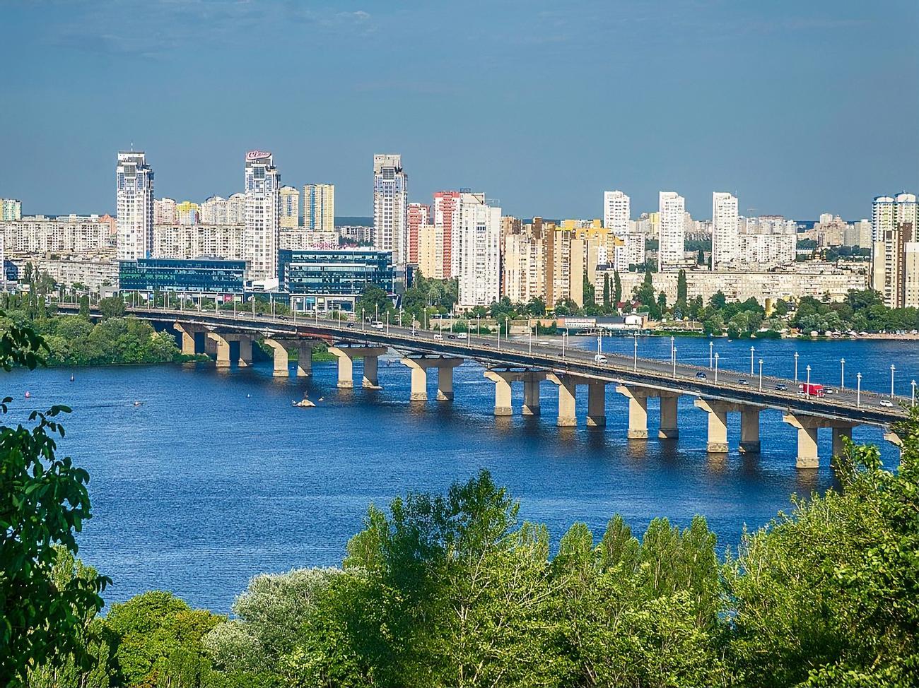 У Києві відкрили для автомобільного руху ще два мости