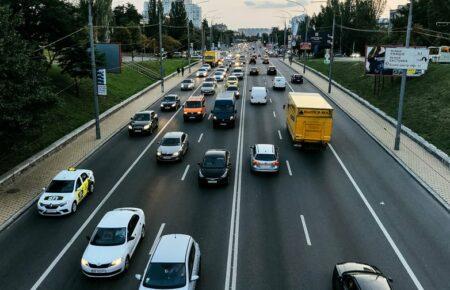 У Києві на час війни заборонили їздити містом на машинах без глушника