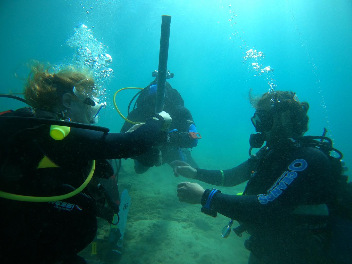 Археологи знайшли велетенську мармурову голову в Егейському морі