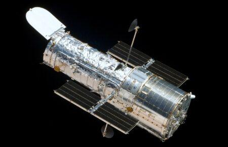 Телескоп Hubble зробив неймовірне фото червоного зоряного скупчення