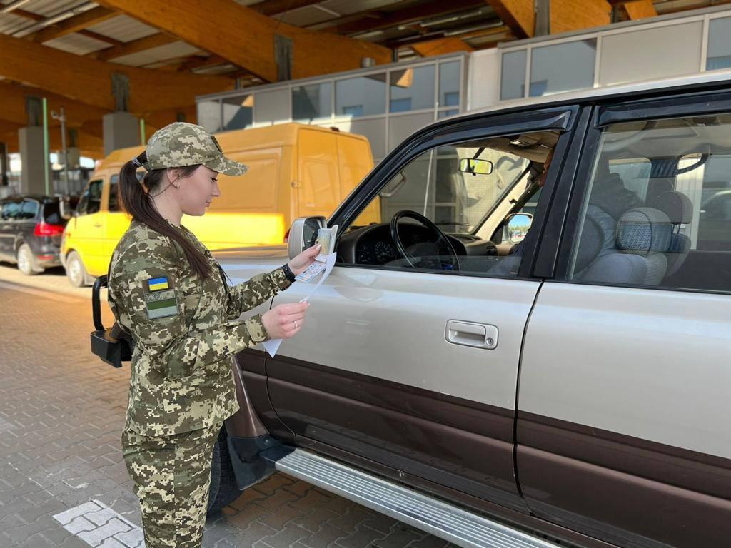 За 100 днів війни в Україну в'їхали майже 2,7 млн українських громадян