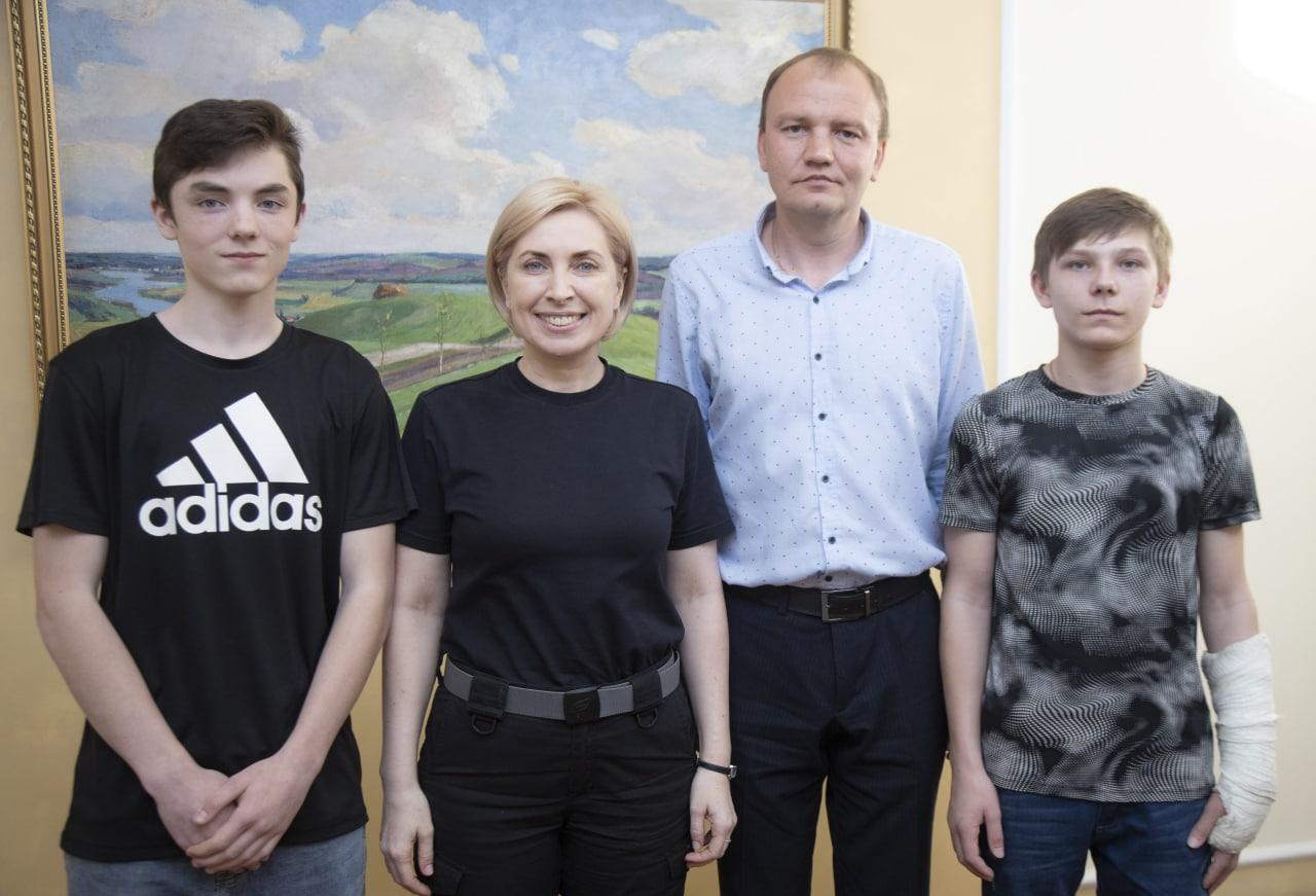 Україна повернула з окупованої території двох студентів Маріупольського будівельного коледжу