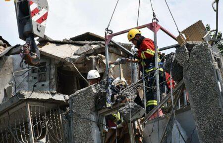 З-під завалів будинку в Миколаєві врятували трьох людей