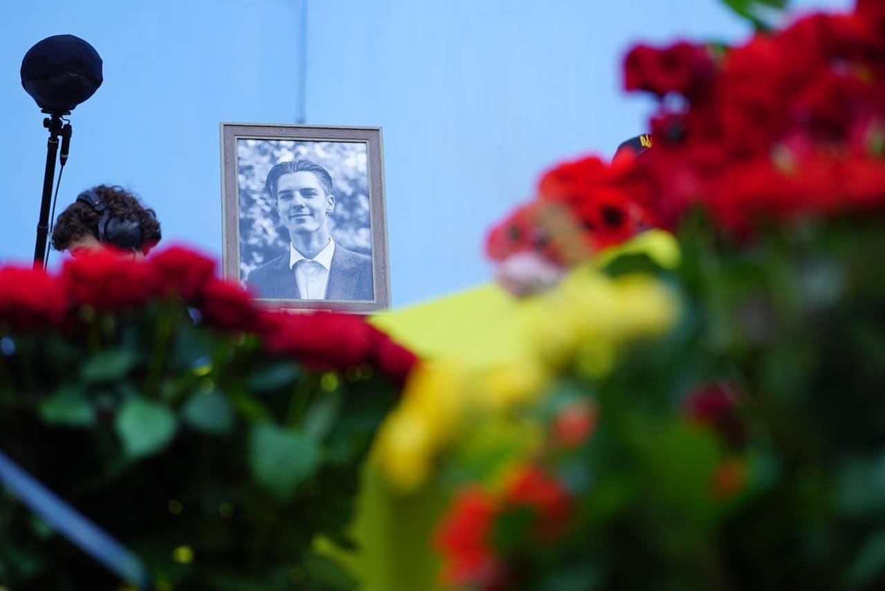 У Києві попрощалися із воїном, столичним активістом Романом Ратушним (фоторепортаж)