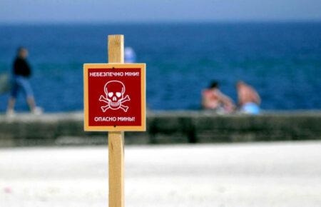 На пляжі в Затоці двоє людей загинули від вибуху міни