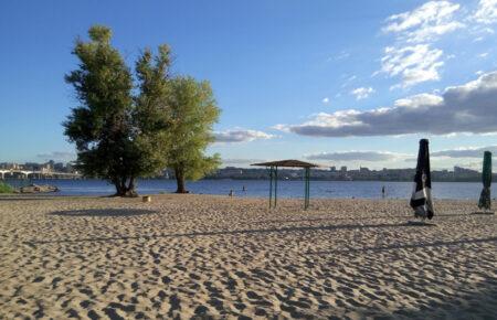 У Дніпрі офіційні пляжі цього року не відкривають, бо поруч немає укриттів