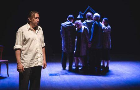 Маріупольський драмтеатр показав в Ужгороді свою першу виставу — про Василя Стуса (ВІДЕО)