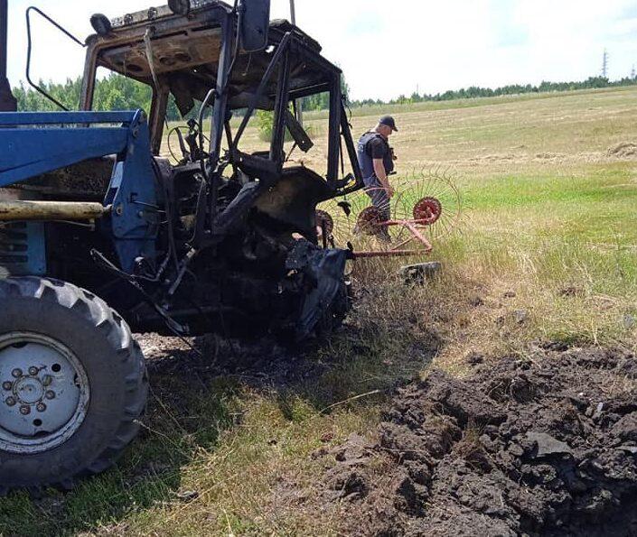 На полі у Харкові підірвався тракторист