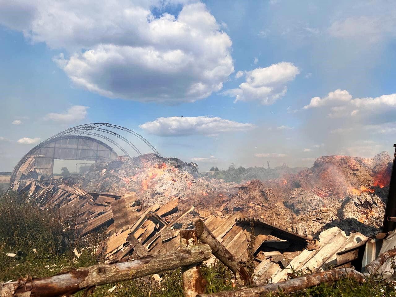 Росіяни навмисно розстріляли сінник із заготовленим на зиму сіном для худоби — деталі ранкового обстрілу Сумщини