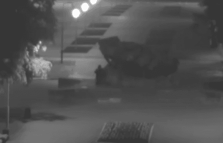 В Свердловской области РФ на военном памятнике букву «Z» превратили в «AZOV» (видео)