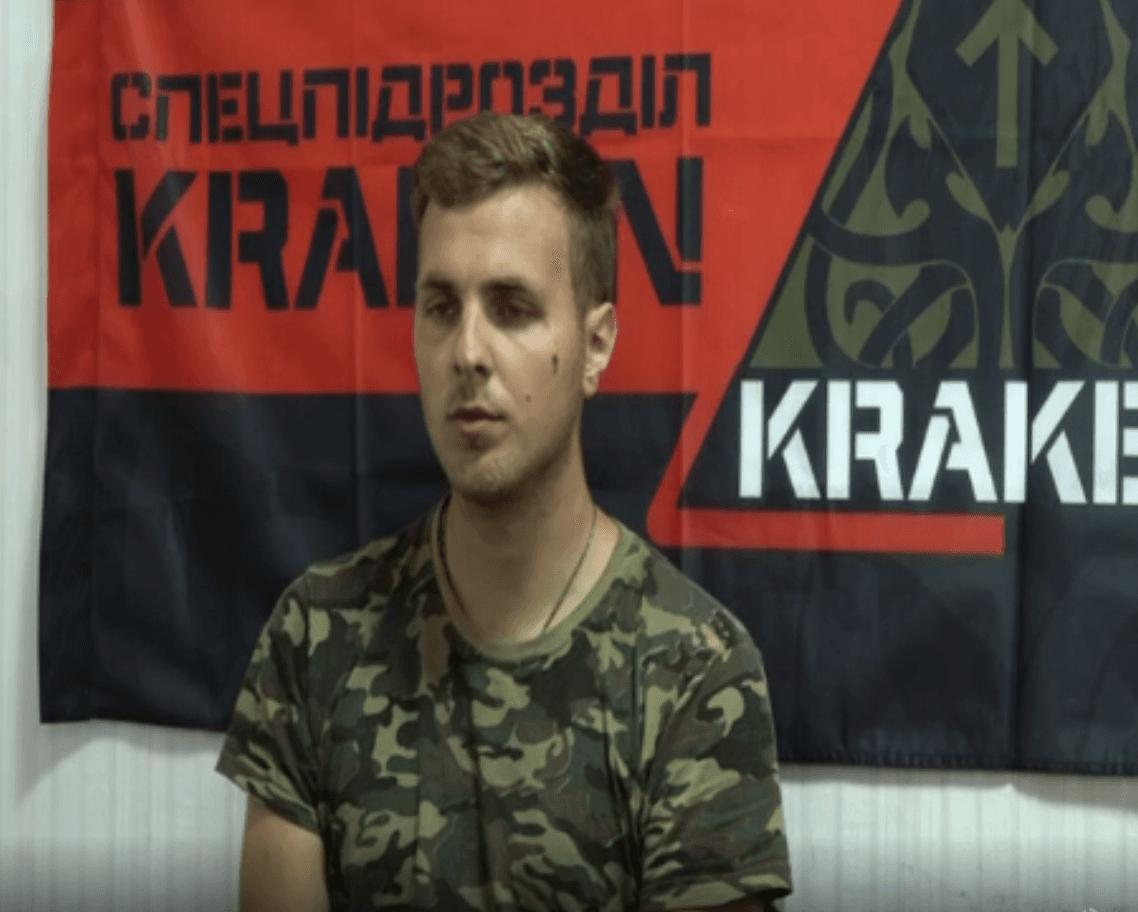 Украинские бойцы взяли в плен разведчика РФ: в его телефоне «боевой путь» в Украине, переписка с семьей и любовницей (видео)