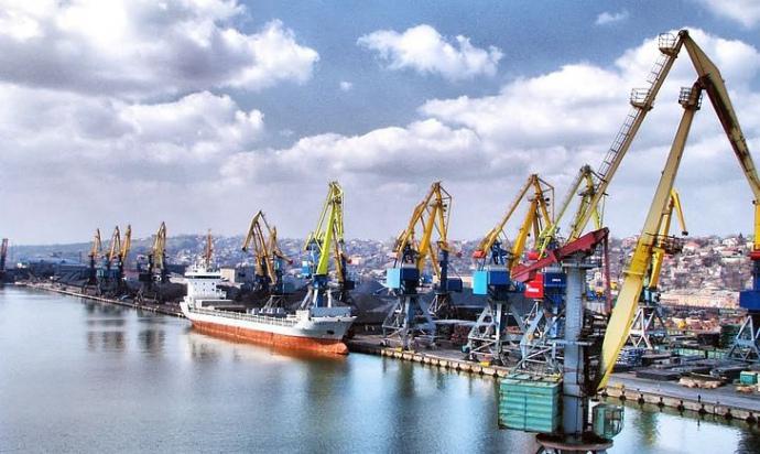 Росіяни вивозять надра через окупований порт Маріуполя — Андрющенко