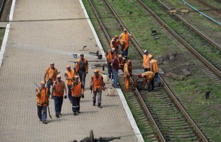 Последствия обстрела железнодорожной станции в Покровске (фоторепортаж)