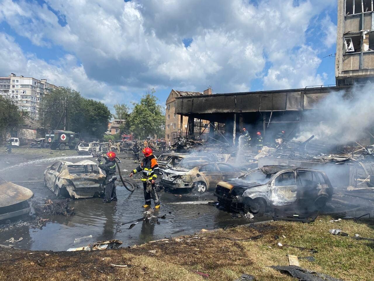 Частина команди співачки ROXOLANA потрапила під удар у Вінниці: один загинув