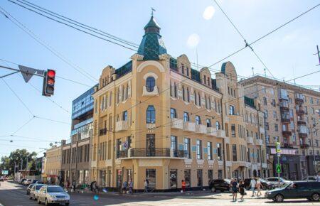 Унаслідок нічних ударів по Харкову зазнала руйнувань відреставрована історична будівля (фото, відео)