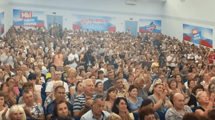 «Референдум» у Запорізькій області: окупанти завезли до Мелітополя «масовку» — мер