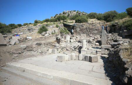 Археологи обнаружили 2200-летний римский фонтан в турецком Ассосе (фото)