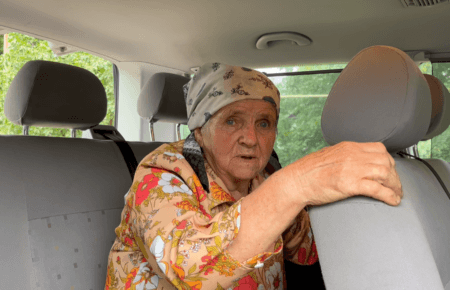 «Ні вдень, ні вночі сну немає. Одна, друга хата горить, третя — повалилася. Як нам жити?» — жителька Соледара