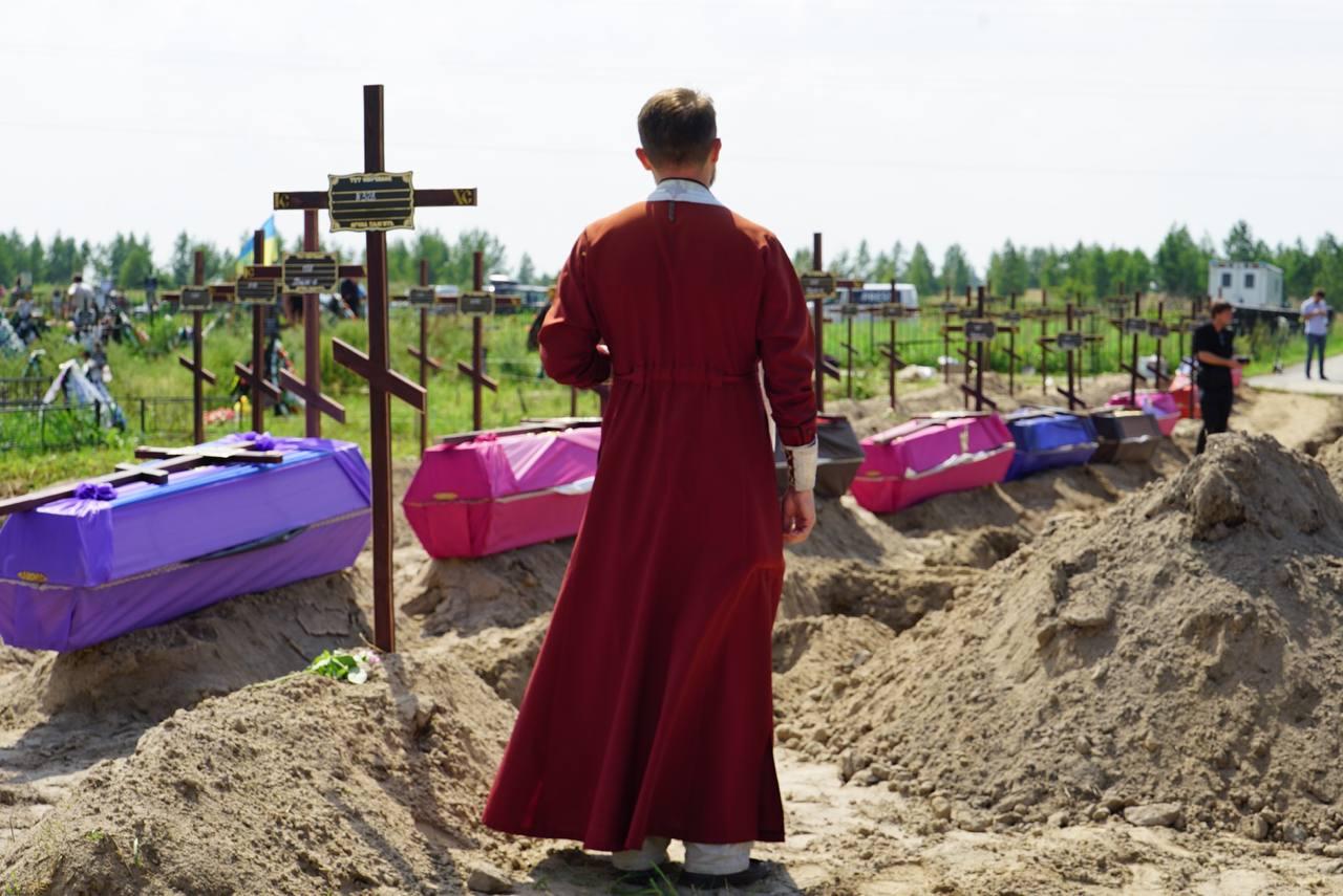 В Буче похоронили еще 21-го неопознанного погибшего — все они гражданские