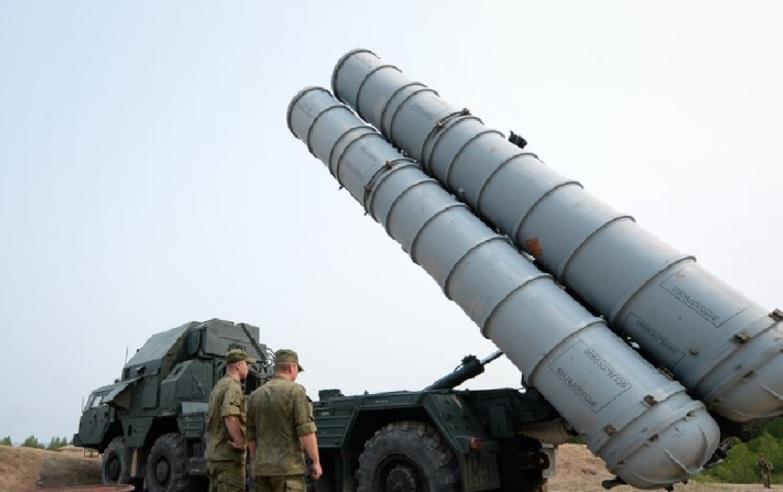 Окупанти стягують ППО до лінії фронту — у Маріуполі зафіксували рух військової техніки — Андрющенко