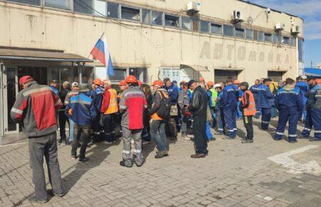 Маріупольців окупанти змушують голосувати на «референдумі» під дулами автоматів