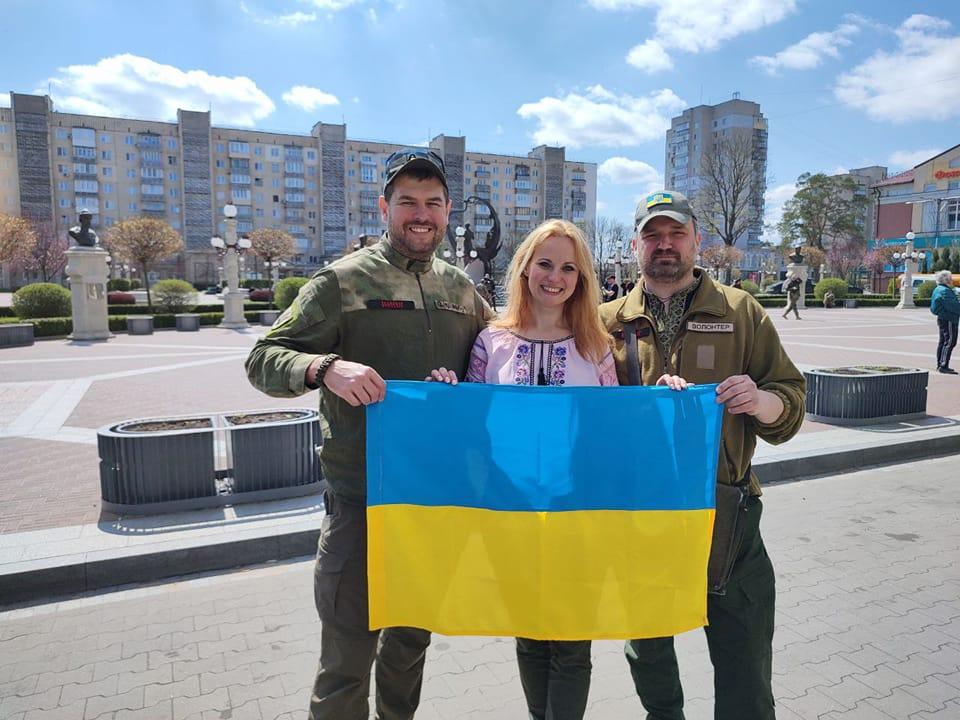 «Кілька життів ми врятували» — автори фільму «Позивний Бандерас» про волонтерство під час повномасштабної війни