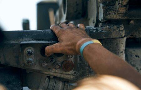 За добу на фронті гине близько 50 наших воїнів — Зеленський