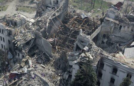 «Когда Драмтеатр упал на нас, мы бежали по городу, пока нас не подобрал бус» — актер о бомбардировках Мариуполя