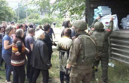 Гуманітарка від окупантів чи російський паспорт — правозахисник пояснює, де може бути колабораціонізм