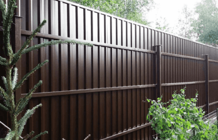 Как выбрать качественный профнастил для забора